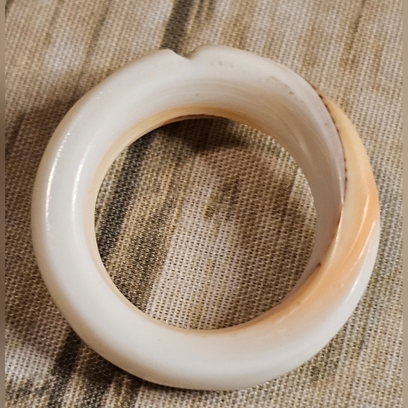 🎉Host Pick🎉 (2) Shell Carved Rings ☆ Made in Hawaii - Oahu* - Picture 3 of 11